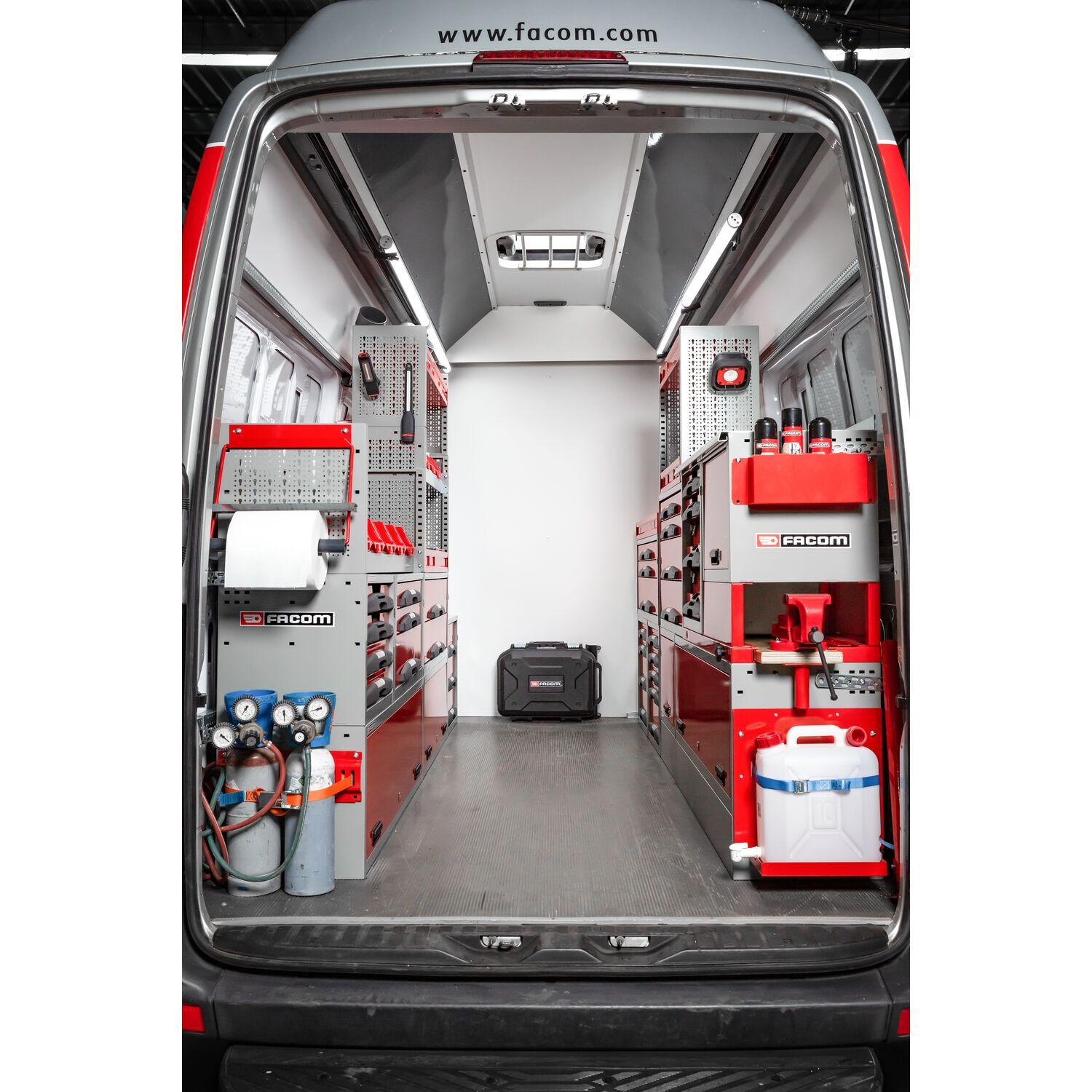 Equipment for construction machinery service vehicles