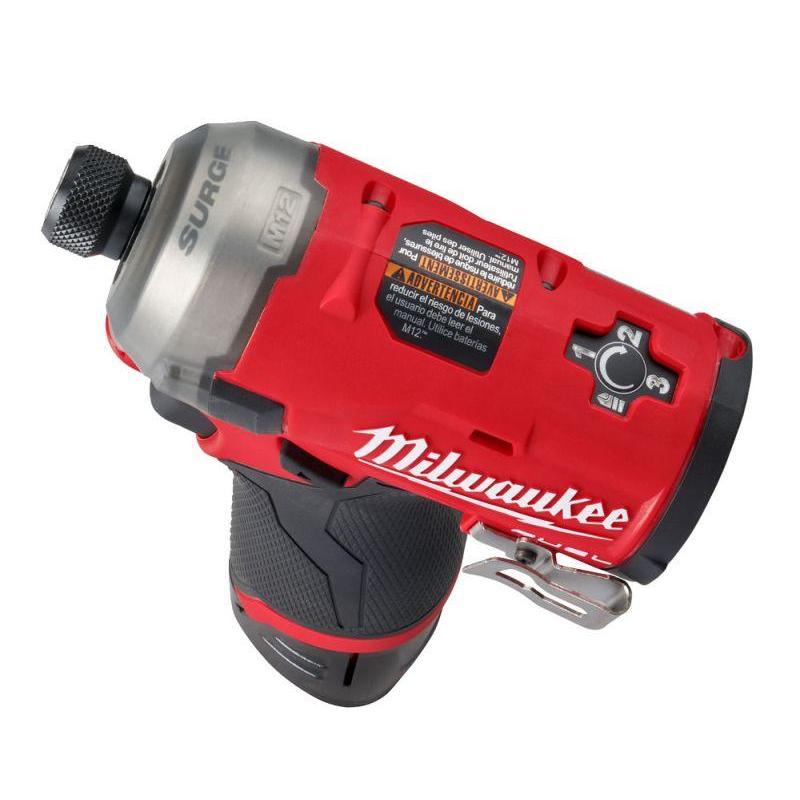 M12 FQID-202X - Zakrętarka udarowa 1/4" HEX 12 V, 2.0 Ah, FUEL™ SURGE, w walizce, z 2 akumulatorami i ładowarką