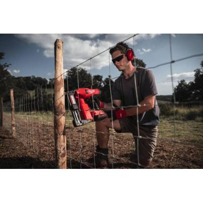 M18 FFUS-302C - Zszywacz do ogrodzeń 18 V, 3.0 Ah, FUEL™, w walizce, z 2 akumulatorami i ładowarką