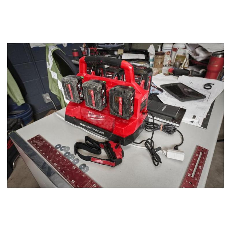 M18 PC6 - Szybka ładowarka 6-portowa PACKOUT M18™, 18 V, 2.0, 4.0, 5.0, 3.0, 5.5, 8.0 & 12.0