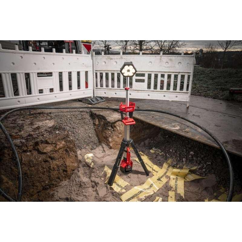 M18 SAL2-0 - Lampa stojąca LED, 2800 lumenów, 18 V, bez wyposażenia