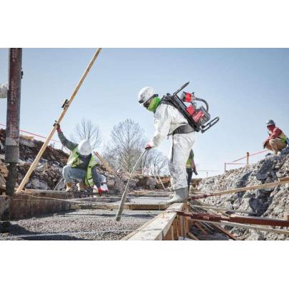 MXF CVBP-602 - Wibrator plecakowy do betonu, 6.0 Ah, MX FUEL™, ONE-KEY™, z 2 akumulatorami i ładowarką