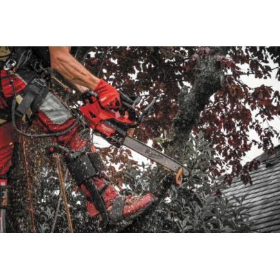 M18 FTHCHS35-802 - Piła łańcuchowa z górnym uchwytem, dł. prowadnicy 35 cm, 18 V, 8.0 Ah, FUEL™, z 2 akumulatorami i ładowarką