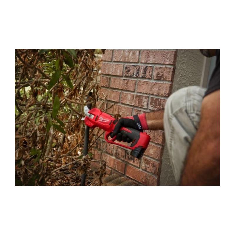 M12 BLPRS-202 - Sekator do gałęzi śr. 32 mm, 12 V, 2.0 Ah, z 2 akumulatorami i ładowarką