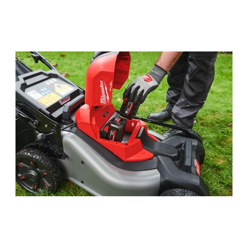 M18 F2LM46-802 - Kosiarka z napędem 46 cm, 18 V, 8.0 Ah, FUEL™, z 2 akumulatorami i ładowarką