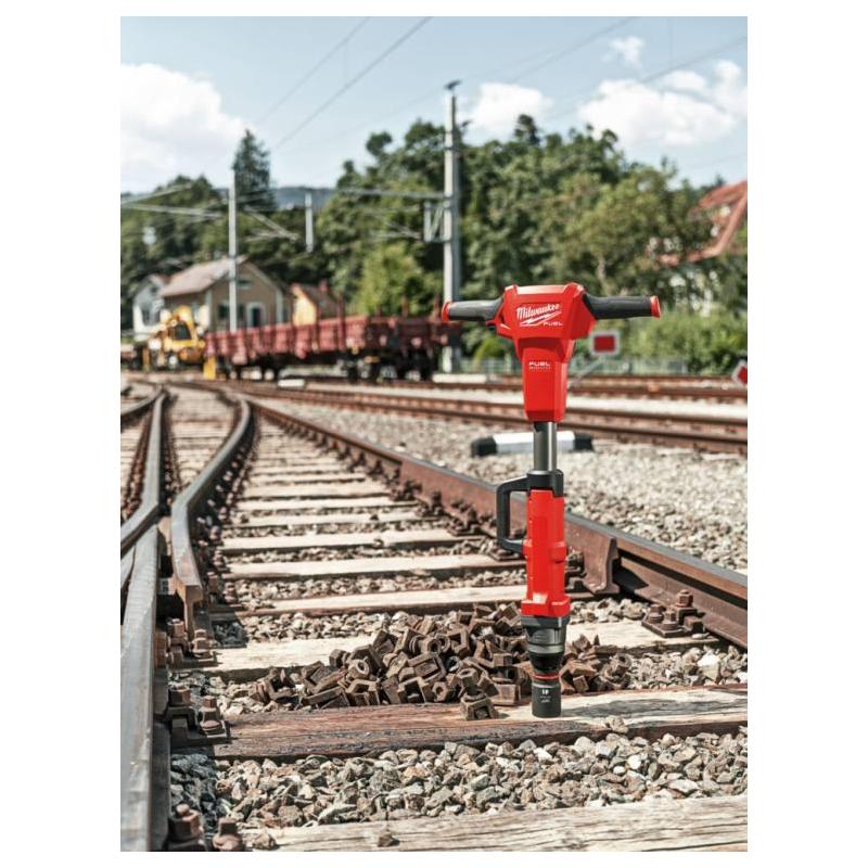 M18 FHIWF1R-122C - Klucz udarowy kolejowy 1", 2000 Nm, 18 V, 12.0 Ah, FUEL™, w walizce, z 2 akumulatorami i ładowarką