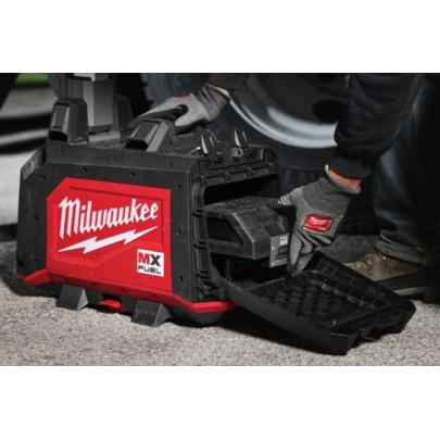 MXF TLIC-601 - Kompaktowy maszt oświetleniowy 15000 lm, 6.0 Ah, MX FUEL™, ONE-KEY™, z akumulatorem i ładowarką, 4933498072