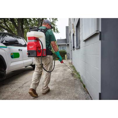 M18 BBPFP2-301 - Opryskiwacz ciśnieniowy plecakowy 18 V, 3.0 Ah, SWITCH TANK™, z akumulatorem i ładowarką, 4933498962